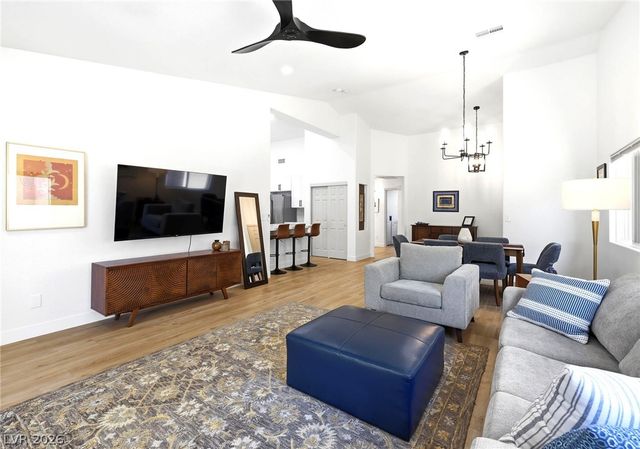 909 Majestic Oak Street, Las Vegas, NV 89145