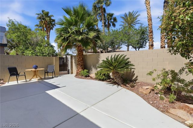 909 Majestic Oak Street, Las Vegas, NV 89145