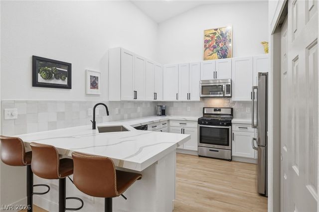 909 Majestic Oak Street, Las Vegas, NV 89145