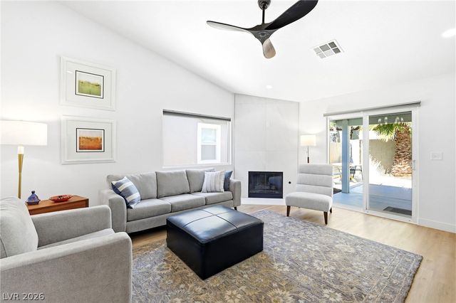 909 Majestic Oak Street, Las Vegas, NV 89145