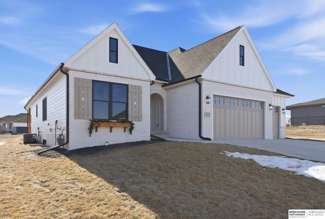 12401 Fenwick Street, Papillion, NE 68046