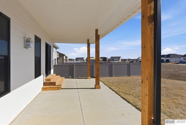 12401 Fenwick Street, Papillion, NE 68046