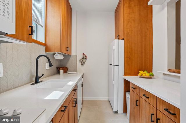 2045 WAVERLY ST, Philadelphia, PA 19146