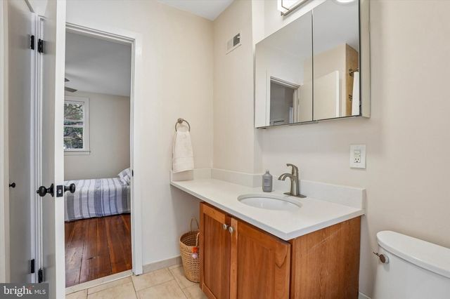 2045 WAVERLY ST, Philadelphia, PA 19146