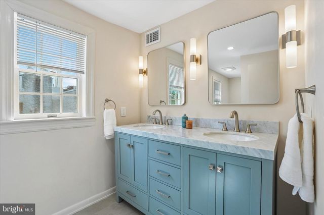 2045 WAVERLY ST, Philadelphia, PA 19146