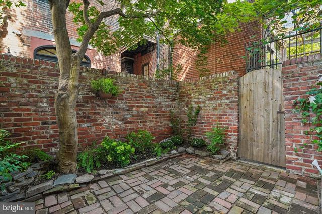2045 WAVERLY ST, Philadelphia, PA 19146