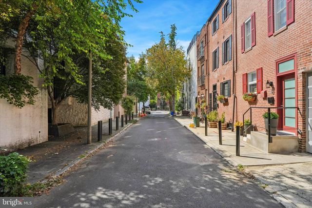 2045 WAVERLY ST, Philadelphia, PA 19146