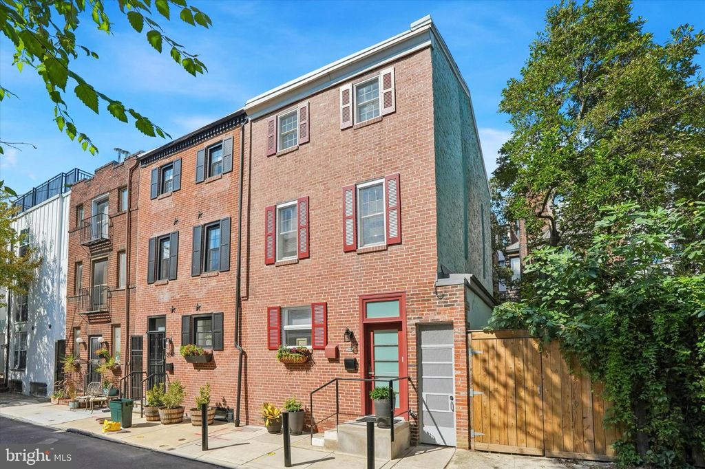 2045 WAVERLY ST, Philadelphia, PA 19146 — photo 2