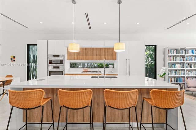 2955 Shipping Ave 2955, Miami, FL 33133