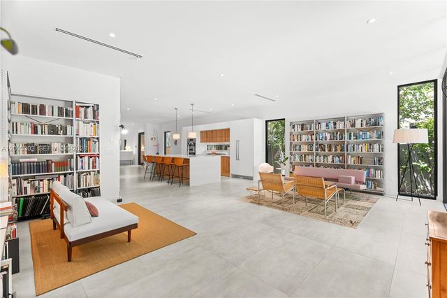 2955 Shipping Ave 2955, Miami, FL 33133