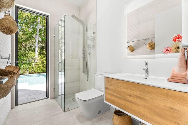 2955 Shipping Ave 2955, Miami, FL 33133