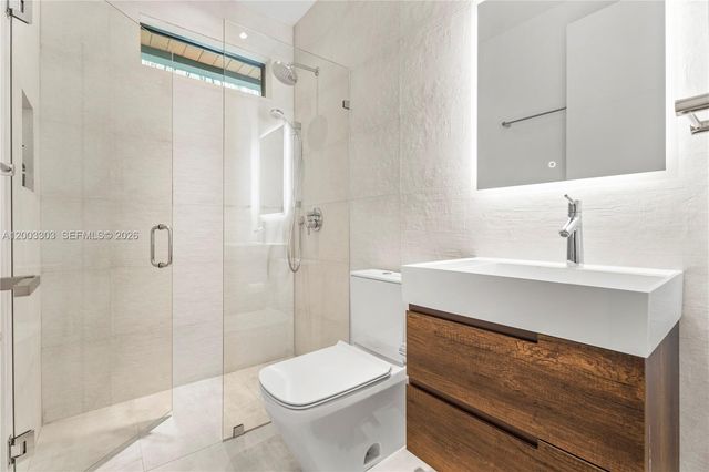 2955 Shipping Ave 2955, Miami, FL 33133