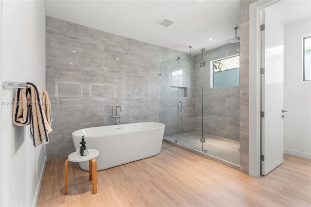 2955 Shipping Ave 2955, Miami, FL 33133