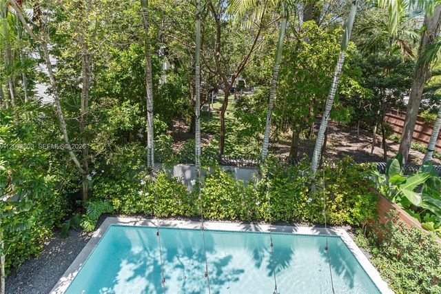 2955 Shipping Ave 2955, Miami, FL 33133