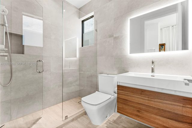 2955 Shipping Ave 2955, Miami, FL 33133