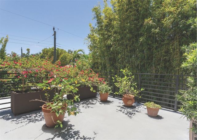 2955 Shipping Ave 2955, Miami, FL 33133