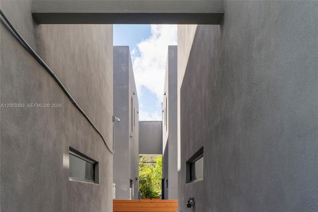 2955 Shipping Ave 2955, Miami, FL 33133