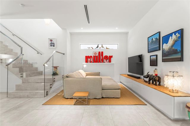 2955 Shipping Ave 2955, Miami, FL 33133