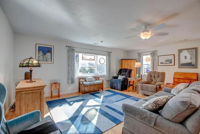 19 Datewood St, Wareham, MA 02571