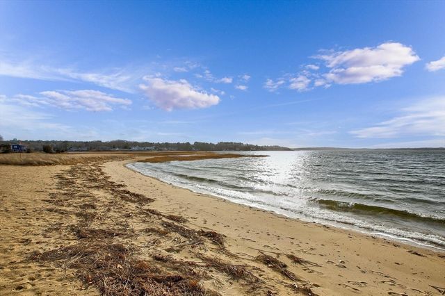 19 Datewood St, Wareham, MA 02571