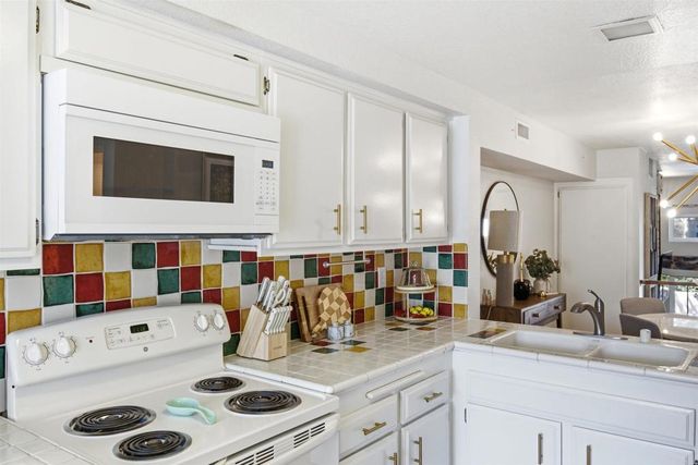 5715 Baltimore Dr 83, La Mesa, CA 91942
