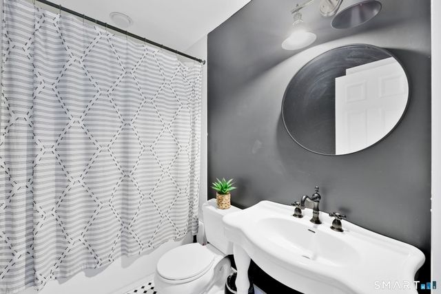 8 Whirling Dun 8, Canton, CT 06019