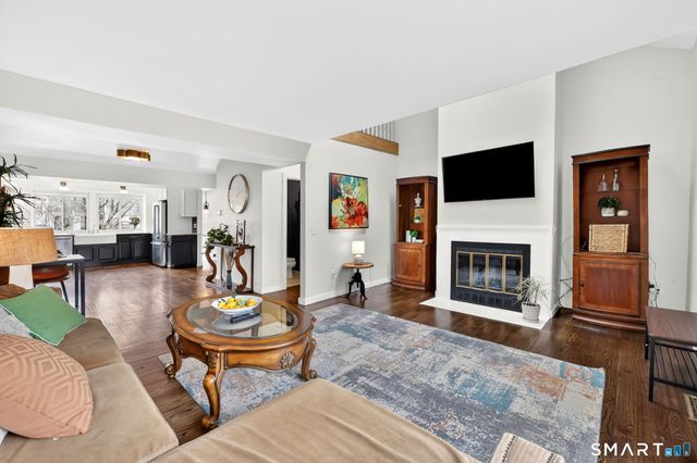 8 Whirling Dun 8, Canton, CT 06019