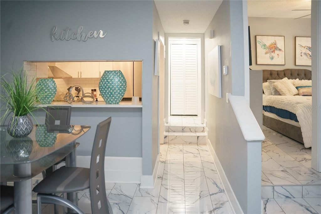Image 4 of property listing at 4405 W FAIR OAKS AVENUE 2, Tampa, FL 33611