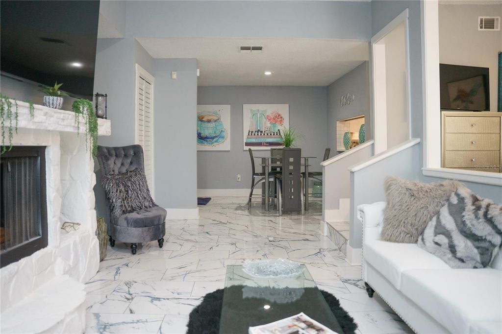 Image 7 of property listing at 4405 W FAIR OAKS AVENUE 2, Tampa, FL 33611