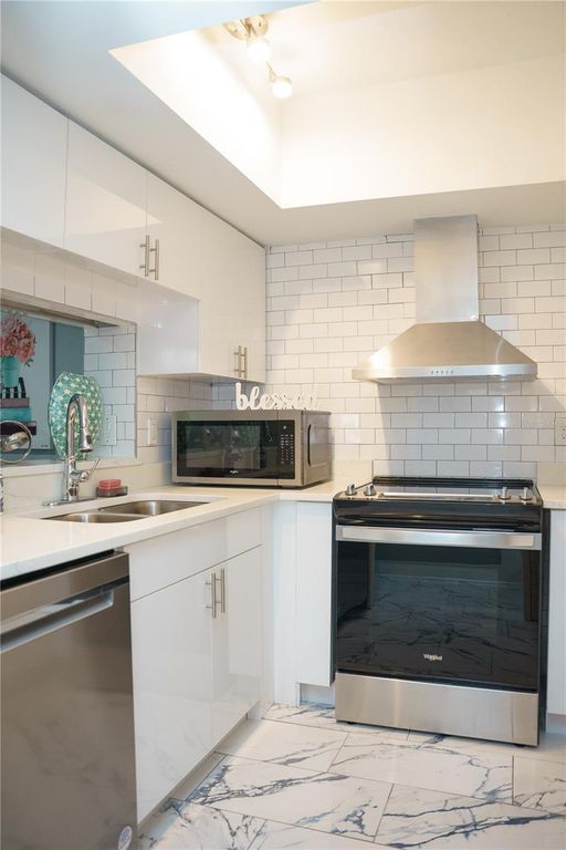 Image 10 of property listing at 4405 W FAIR OAKS AVENUE 2, Tampa, FL 33611