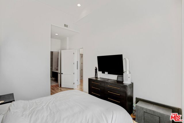 118 S Kenwood Street 102, Glendale, CA 91205