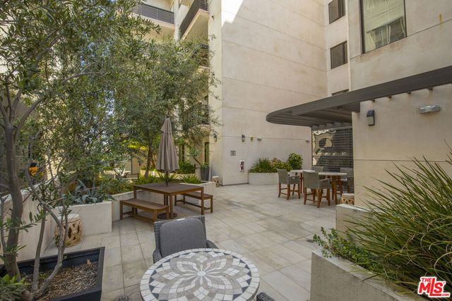 118 S Kenwood Street 102, Glendale, CA 91205