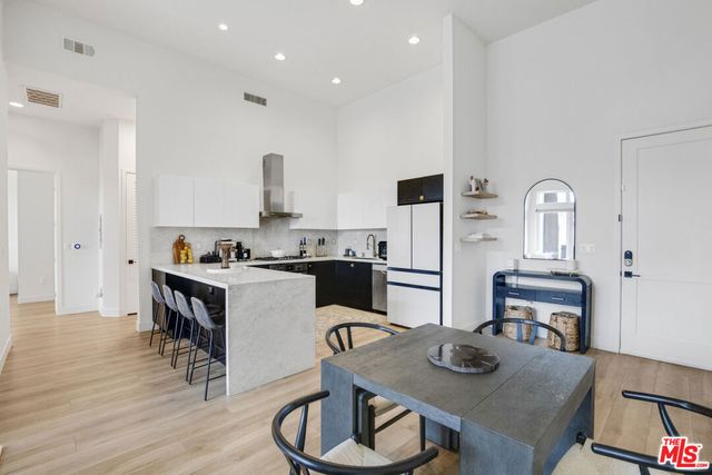 118 S Kenwood Street 102, Glendale, CA 91205