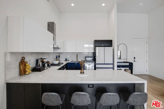 118 S Kenwood Street 102, Glendale, CA 91205