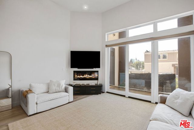 118 S Kenwood Street 102, Glendale, CA 91205