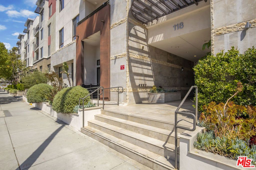 118 S Kenwood Street 102, Glendale, CA 91205