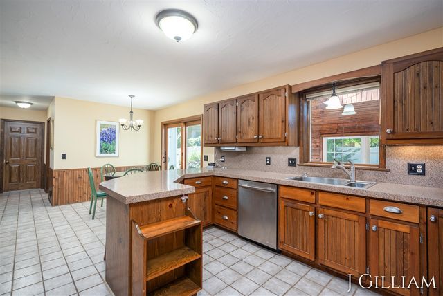 1214 Euna Vista Drive, Holland, MI 49423