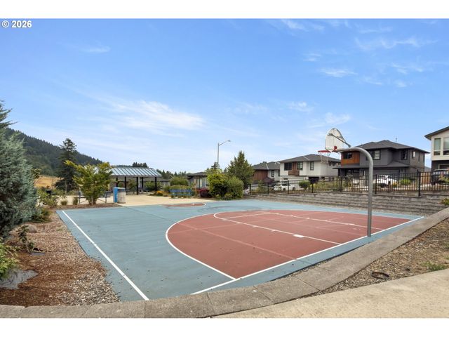 4240 Sw MAWRCREST Ave, Gresham, OR 97080