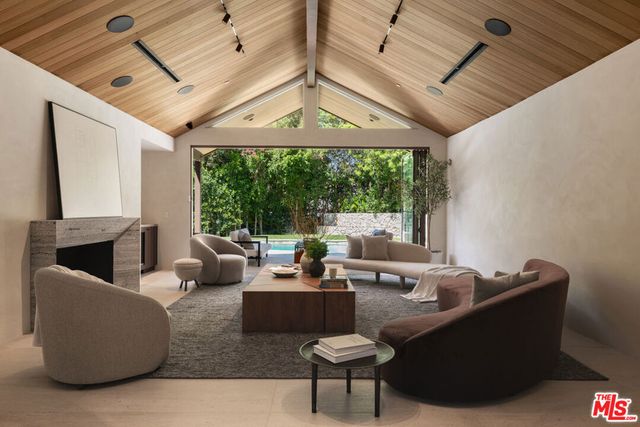 4146 High Valley Road, Los Angeles, CA 91436