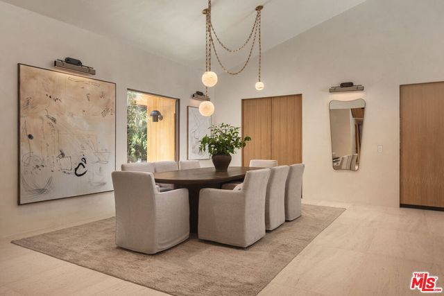 4146 High Valley Road, Los Angeles, CA 91436