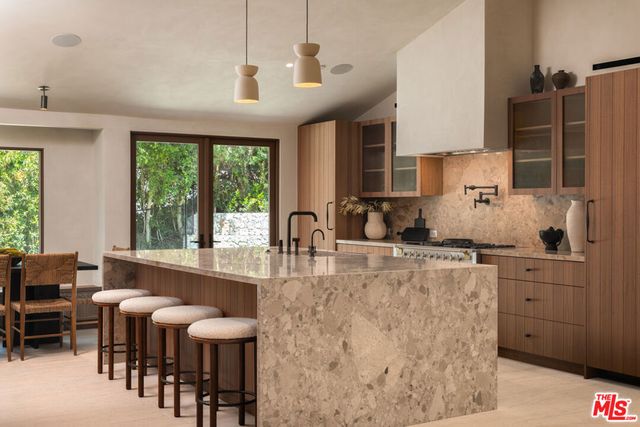 4146 High Valley Road, Los Angeles, CA 91436
