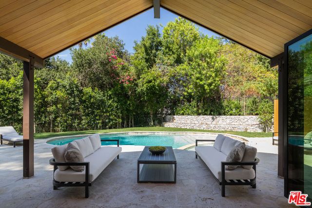 4146 High Valley Road, Los Angeles, CA 91436
