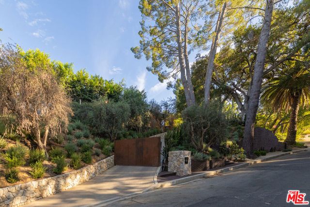 4146 High Valley Road, Los Angeles, CA 91436