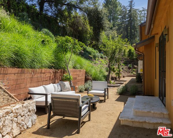 4146 High Valley Road, Los Angeles, CA 91436