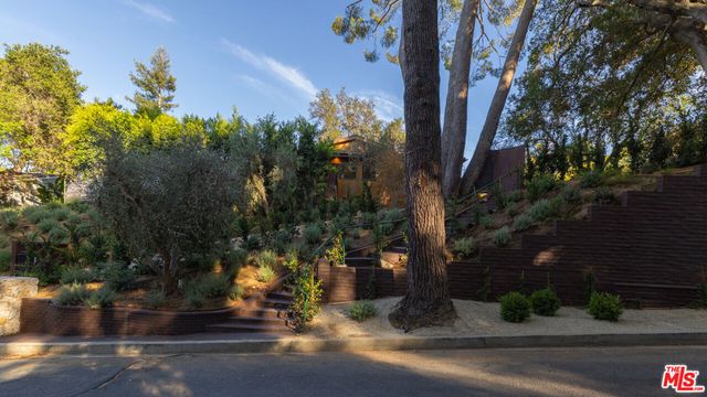 4146 High Valley Road, Los Angeles, CA 91436