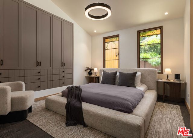 4146 High Valley Road, Los Angeles, CA 91436