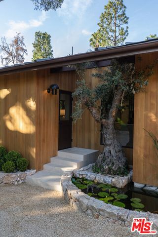 4146 High Valley Road, Los Angeles, CA 91436
