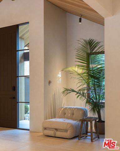 4146 High Valley Road, Los Angeles, CA 91436