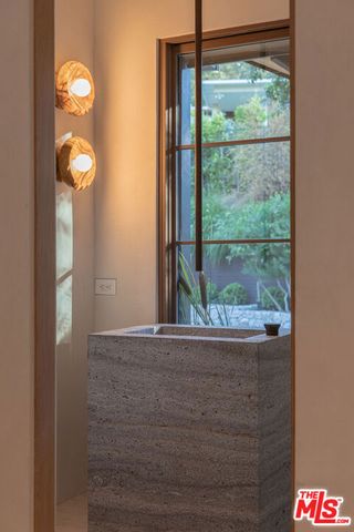 4146 High Valley Road, Los Angeles, CA 91436
