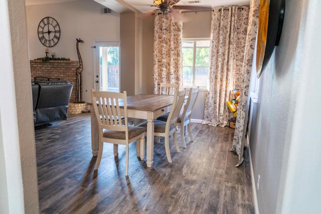 1430 E Laura Court, Visalia, CA 93292